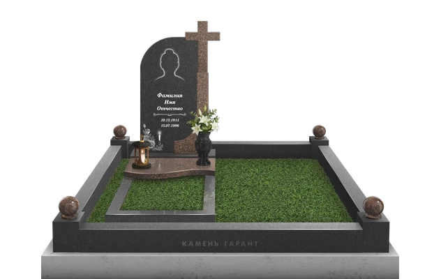 Мемориальный комплекс с полуплитой и поребриком